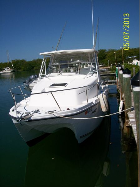 27ft ProKat w/walk around cuddy cabin Rental Boat