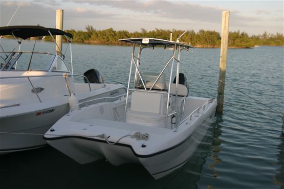 20ft ProKat 2008 Center Console Boat Rental