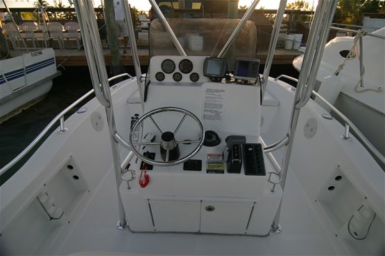20ft ProKat 2008 Center Console Boat Rental